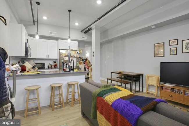 Building Photo - 3965 Lancaster Ave Unit 103 Rental