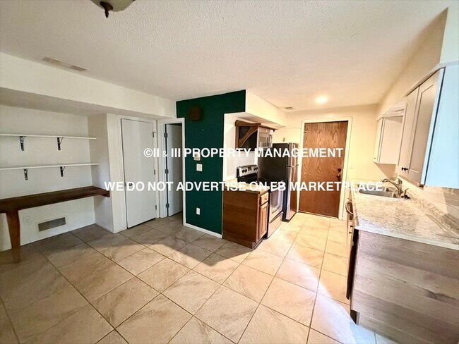 7801 N Oregon Ave