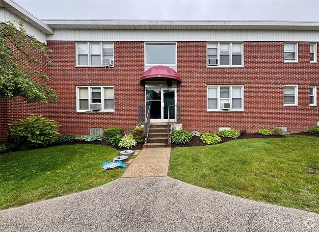 Building Photo - 16 Arlington St Unit 2B Rental