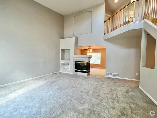 Building Photo - 3 bed, 3 bath Home in Southeast Fort Collins
