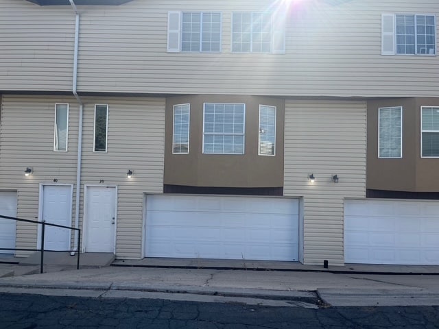 Building Photo - Pheasant Glen Town House #39