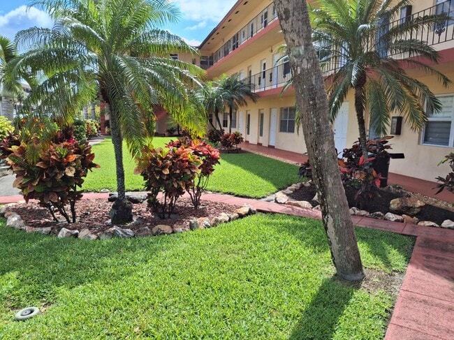 Building Photo - 5050 Bayview Dr Rental
