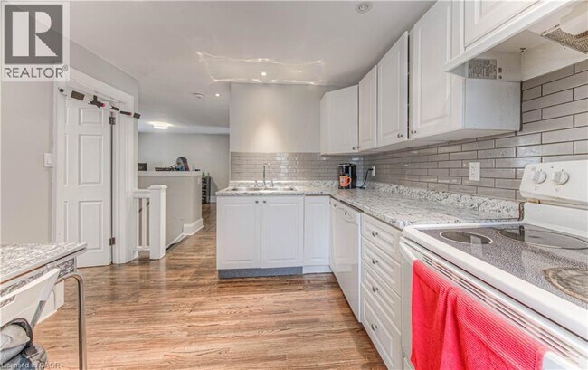 Photo - 530 St David St N
