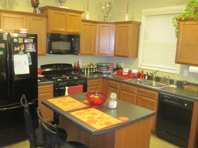 Kitchen - 6992 Kingswood Run Dr