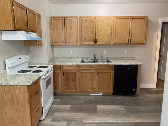 Updated 3 bedroom, 2 bath house - Updated 3 bedroom, 2 bath house