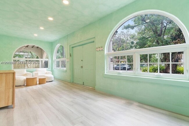 Photo - 22 NE 44th St
