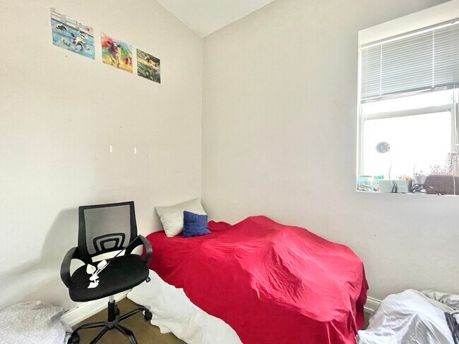 Photo - 2620 W Cermak Rd