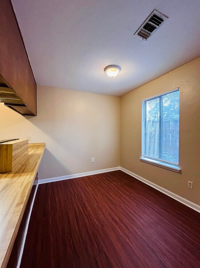 Photo - 3732 Donovan Dr Unit B