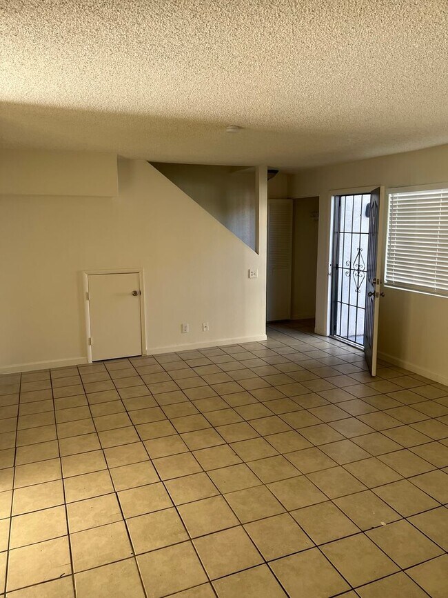 Photo - 3 Bedroom 2.5 Bath Bruce & Stewart