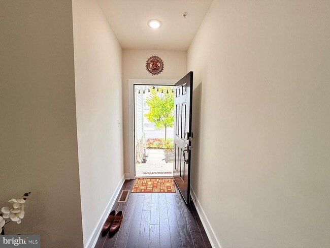 Building Photo - 161 Livingston Ln