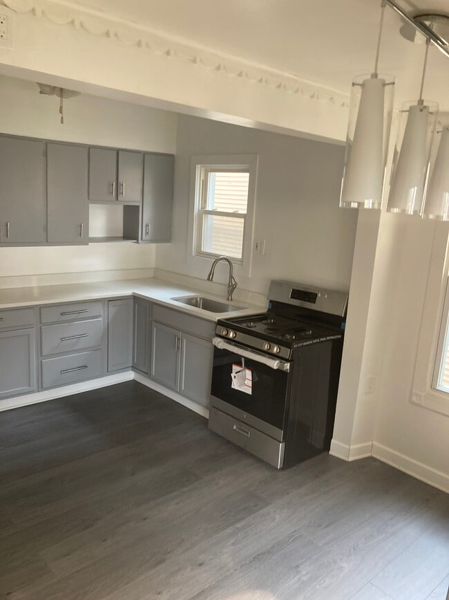 Building Photo - 5014 W Strong St Rental
