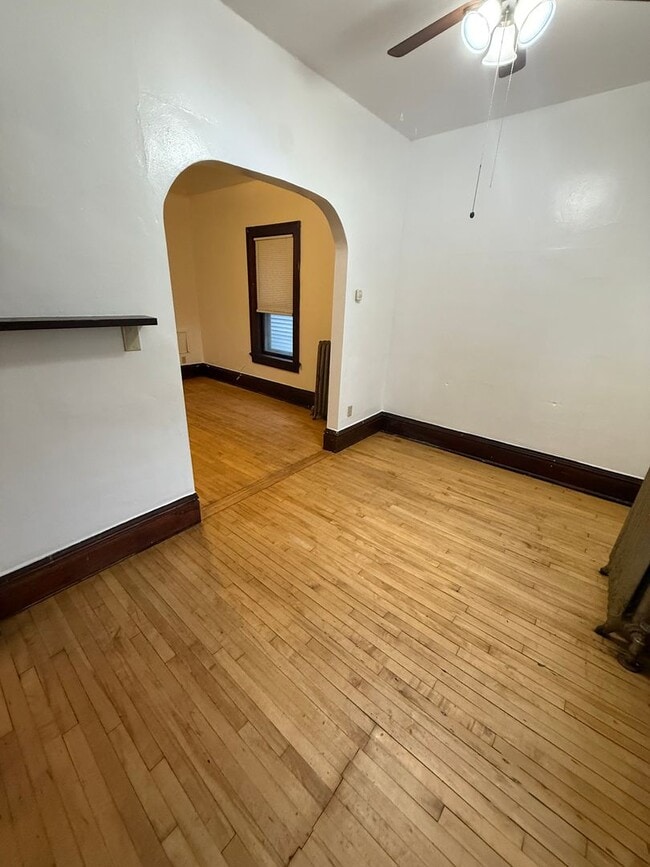 Building Photo - 2252 S 7th St Unit Upper Rear