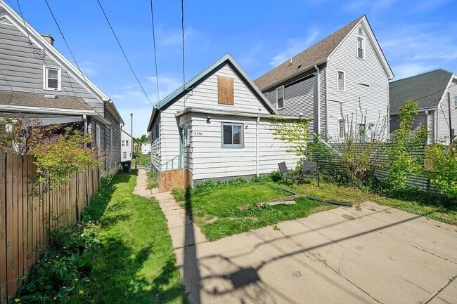 Photo - 2348 S 16th St