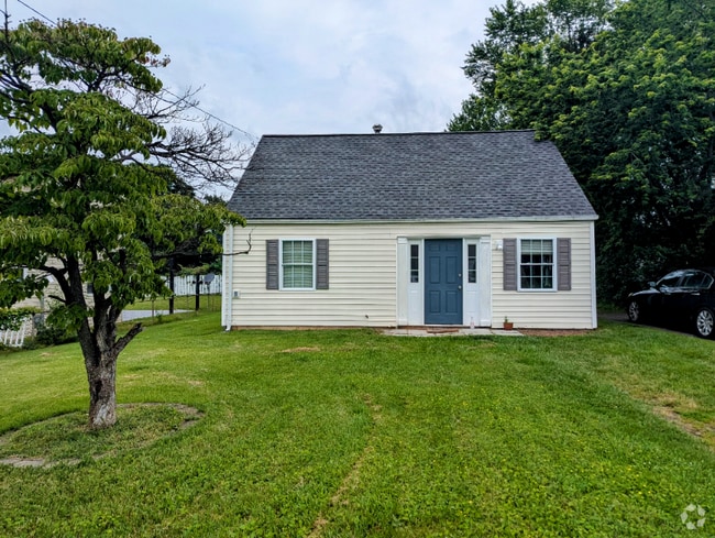 Building Photo - 144 Cabbel Dr Rental