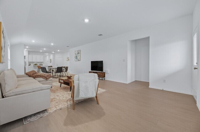 Photo - 591 Sormonne Lp Unit SI ID1492678P