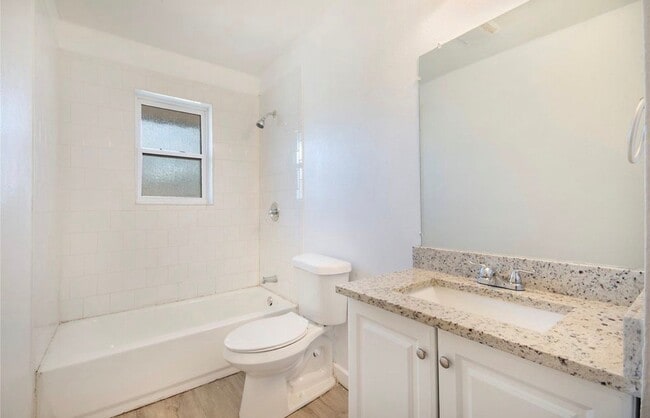 Photo - 2425 Avis St
