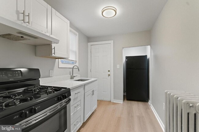 Photo - 2530 Collins St