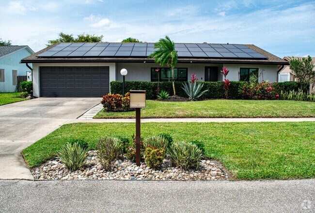 Building Photo - 5432 Sandhurst Cir S Rental