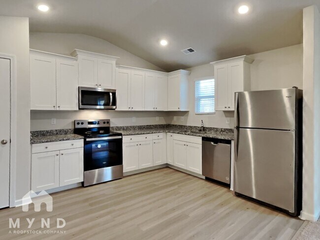 Photo - 180 Everglade Wy