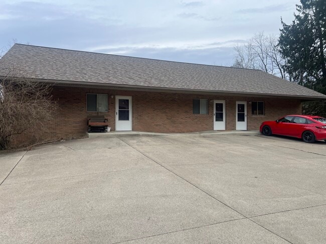 Building Photo - 2370 Old River Rd Unit F