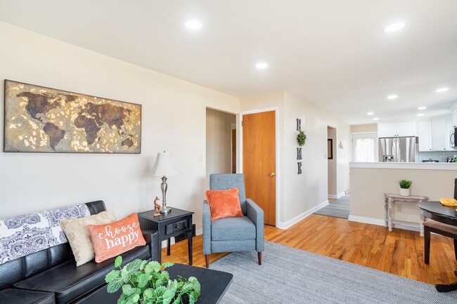 Photo - 2346 Pine St