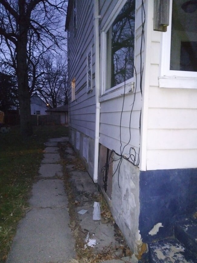 Photo - 4 Bedroom 1.5 bathroom Single Family Home