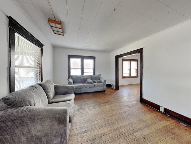 52 E Daniel St