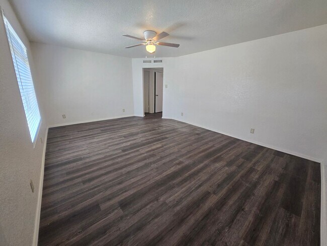 Photo - Spacious Home, Pets welcome