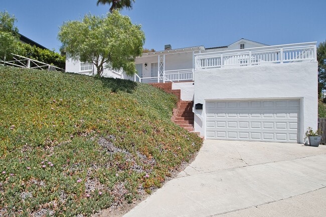 Photo - 2 Bed 1 Bath Home in Manhattan Beach Hill Section