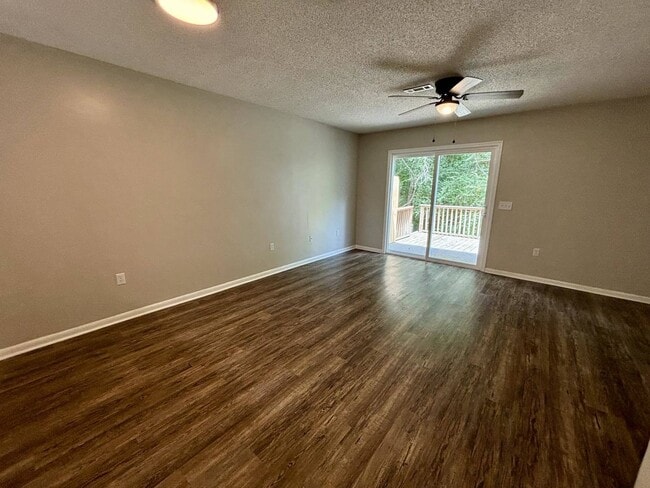 Photo - 133 Candlebrook Dr