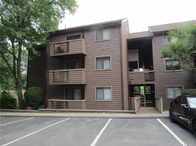 Building Photo - 166 Old Brookfield Rd Unit 21A2