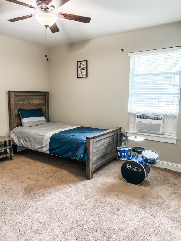 Photo - 2410 Salamanca St