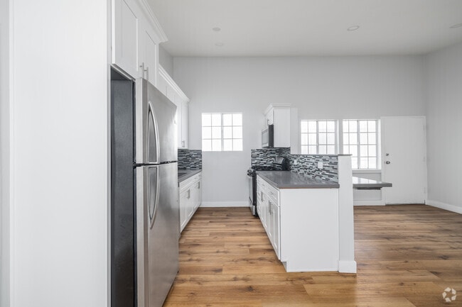 2 habitaciones, 1 baño - 850 pies cuadrados - Cocina - 10202-10206 S 10th Ave, LLC