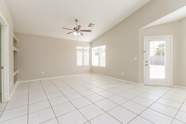 Photo - 842 S Ithica St