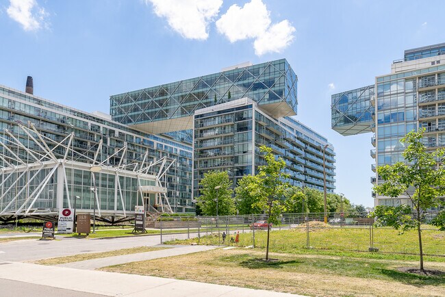 Photo - 39 Queens Quay E