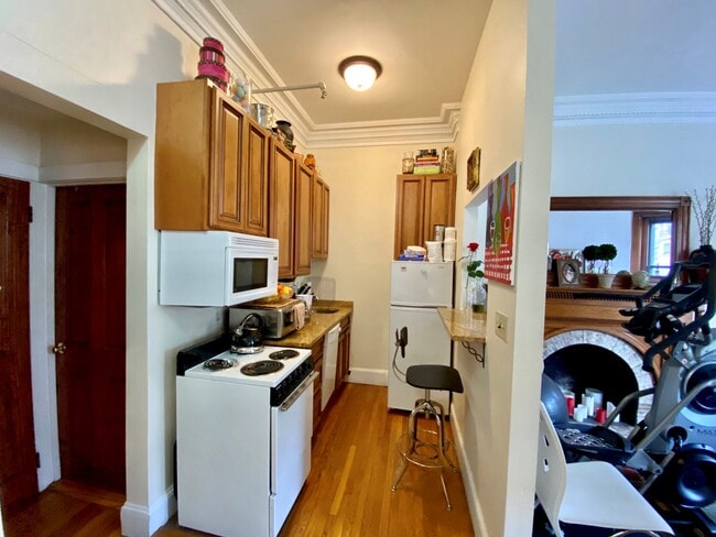 Building Photo - 457 Beacon St Unit 3 Rental