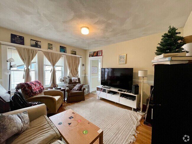Building Photo - BRIGHTON 4BED FOR $4000 - AVAILABLE 9/1 CL... Rental