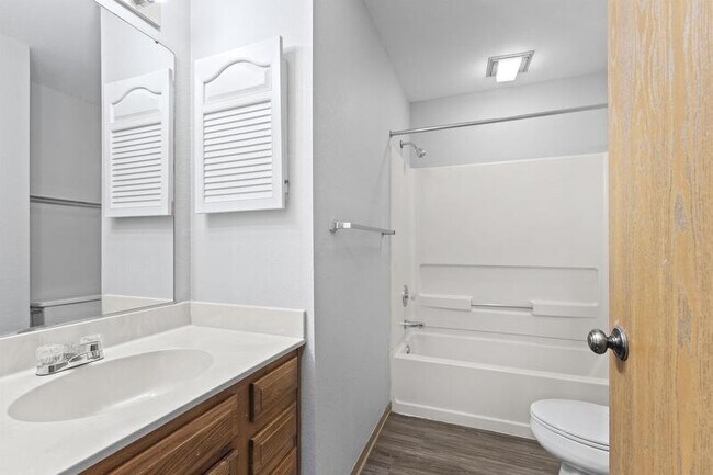 Photo - 2104 Stirrup Ln