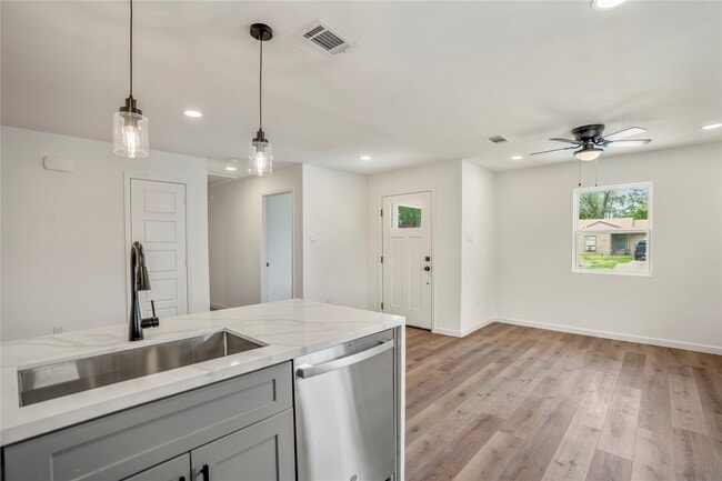 Photo - 3923 Alsace St