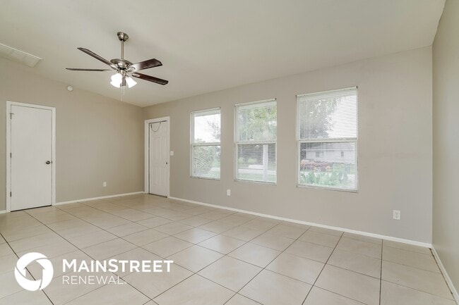 Photo - 823 NE 18th St