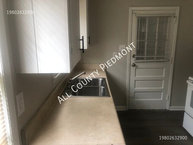 Photo - 1925 Kennesaw Dr