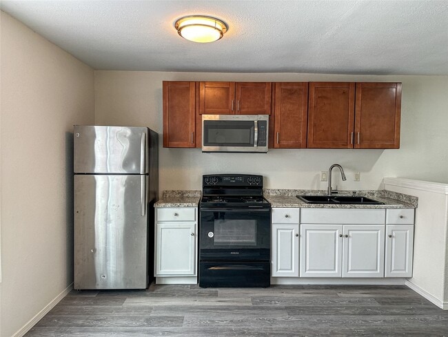 Building Photo - 4705 Lyons Ave Unit 11 Rental
