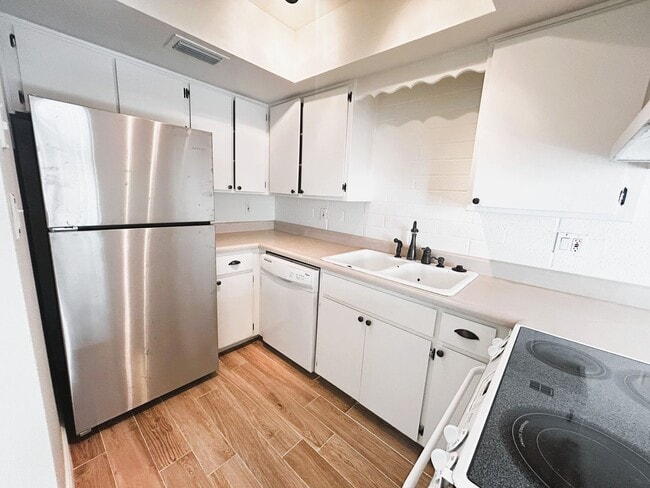 Photo - Prime Scottsdale Location! 2 bed 1.5 bath with community pool