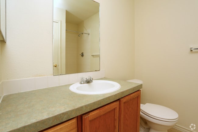 2BR,2BA - 999SF - Bathroom