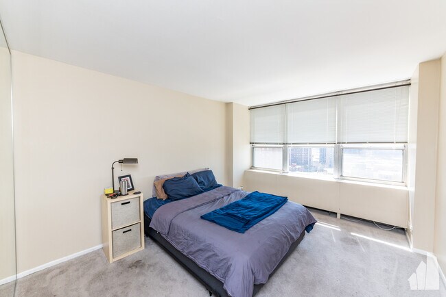 Photo - 655 W Irving Park Rd Unidad 1501