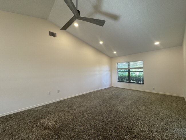 Photo - 263 Southampton Dr