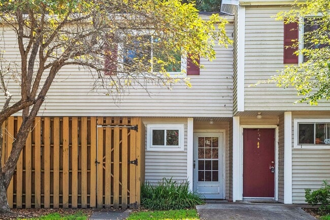 Building Photo - AVAILABLE NOW!! 2 Bedroom 2.5 Bathroom Townhome - Furnished! Unit A9