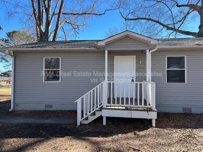 Building Photo - 300 S 18th St Unit A