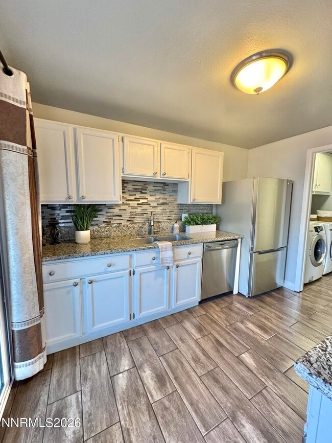 Photo - 1601 London Cir