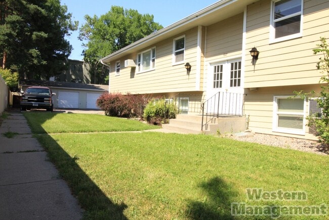 Front of Building - 1221 Yellowstone Ave Unit #A